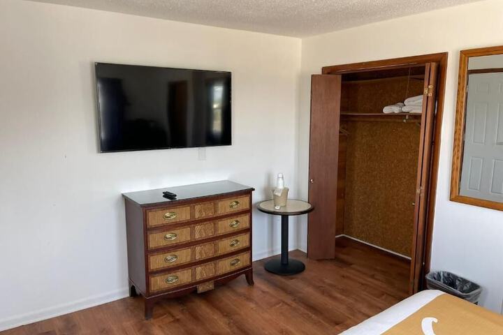 Room 13 of 43