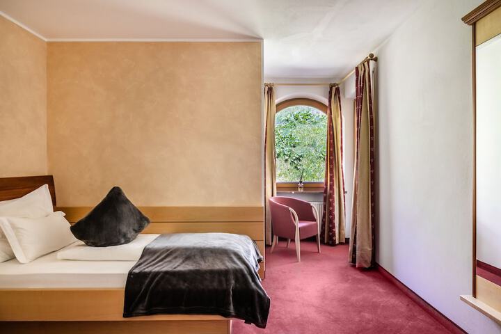 Room 47 of 132