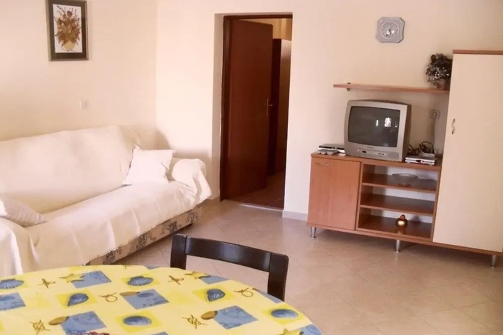 Room 4 of 15