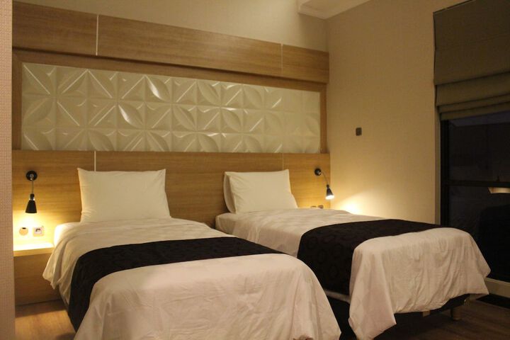 Room 6 of 28