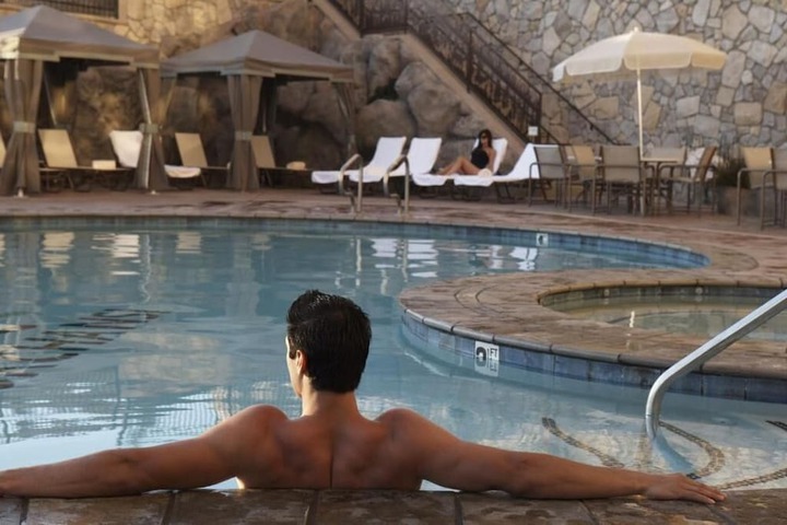 Pool Hotel