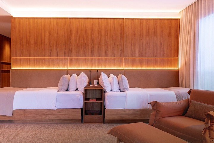 Room 5 of 16