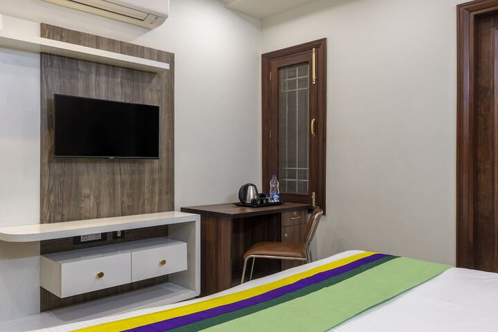 Room 17 of 34