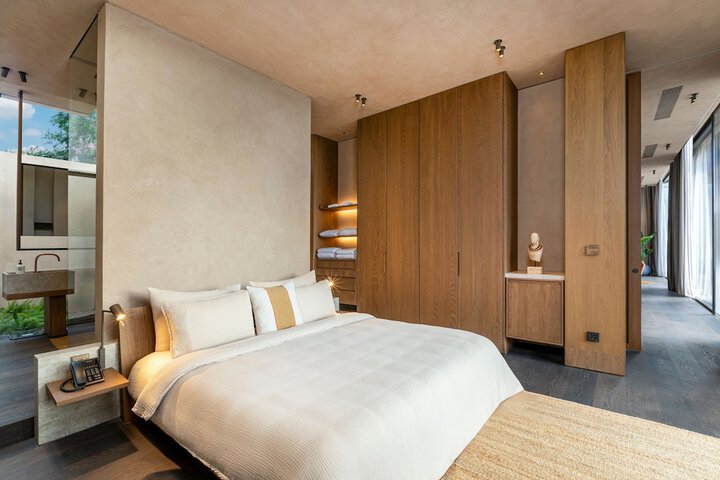 Room 93 of 429