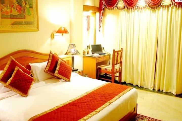 Room 17 of 39
