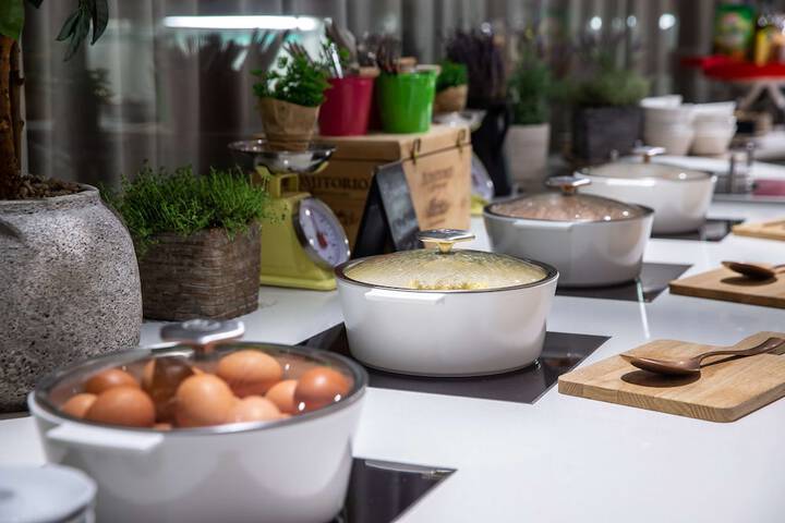 Breakfast/Coffee Service 84 of 209