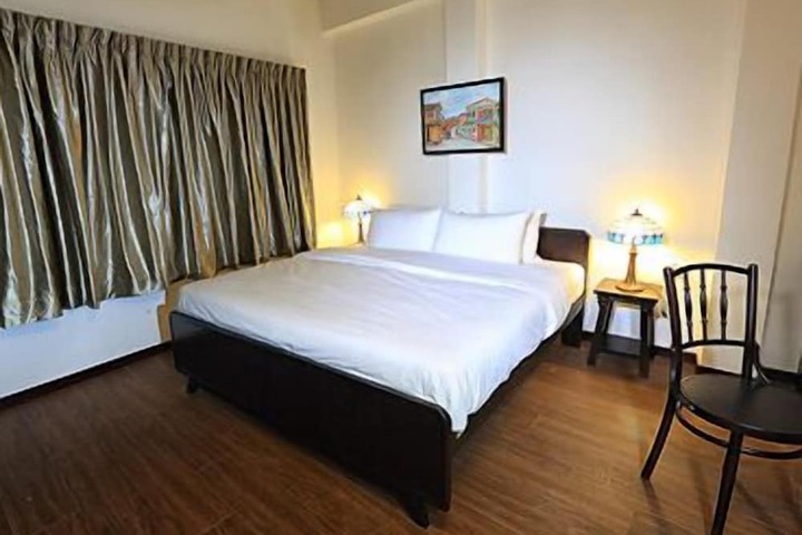 Room 12 of 26