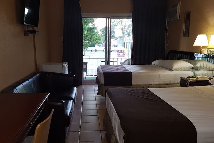 Chomedey Inn in Laval, QC