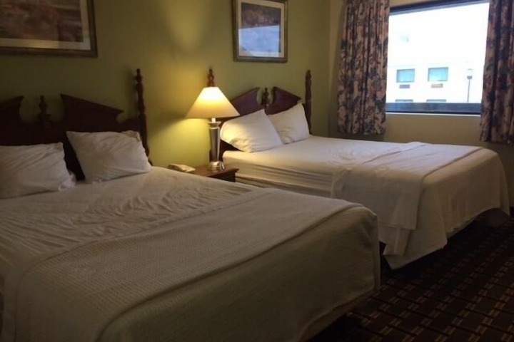 Room 3 of 10