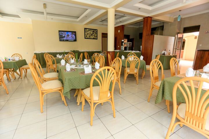 Dining 82 of 97