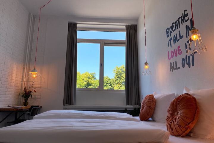 Room 37 of 65