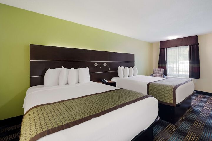 2 Queen Beds (7 of 7)