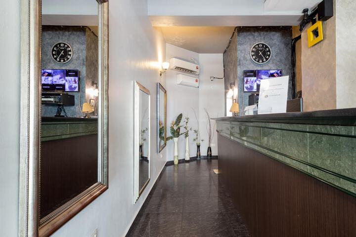 Entrance & Lobby