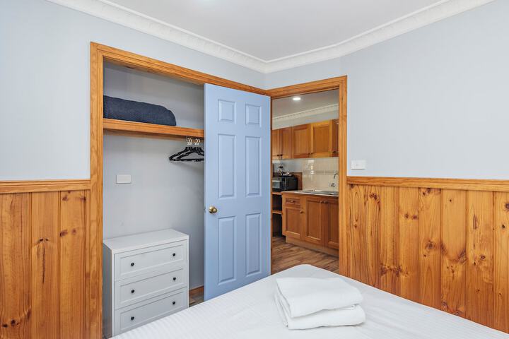 Room 33 of 146