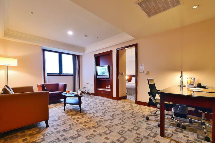 Room 53 of 122