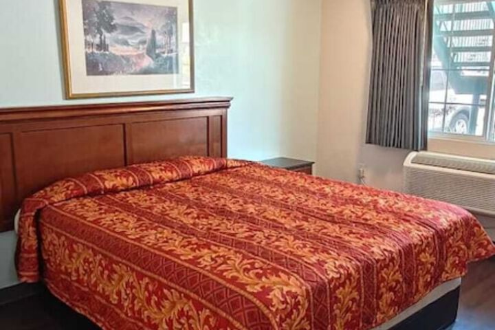 Room 6 of 22