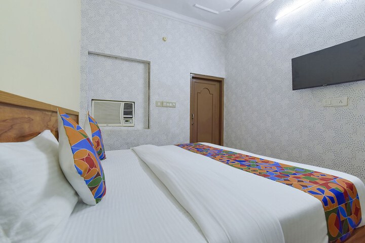 Room 9 of 37