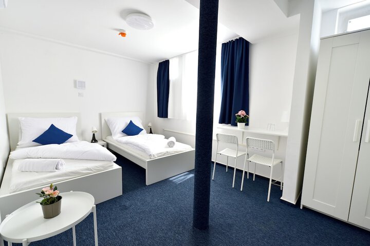 Room 11 of 27