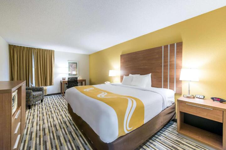 1 King Bed (5 of 6)