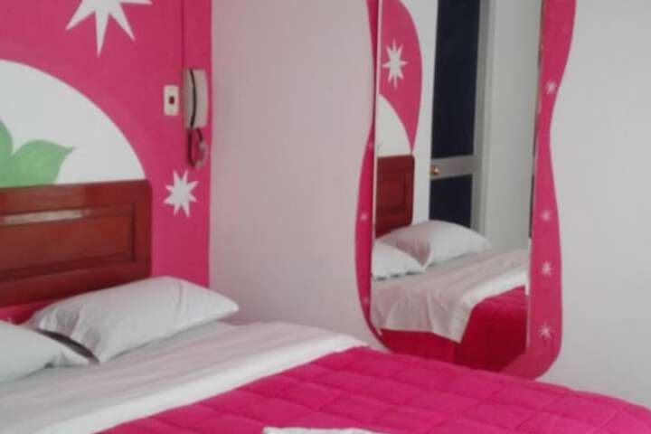 Room 12 of 28