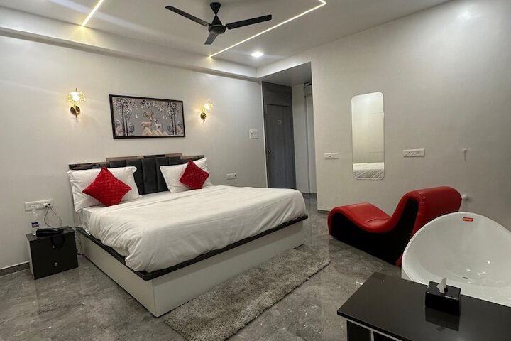 Room 10 of 24