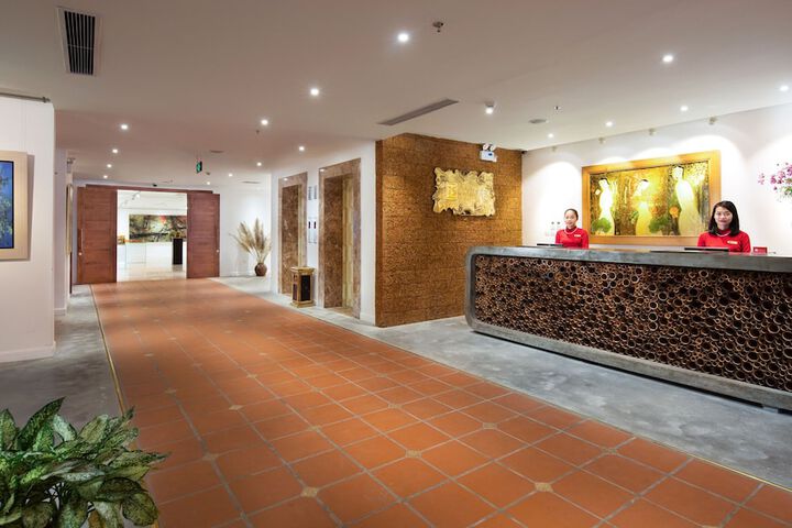 Guest Lobby