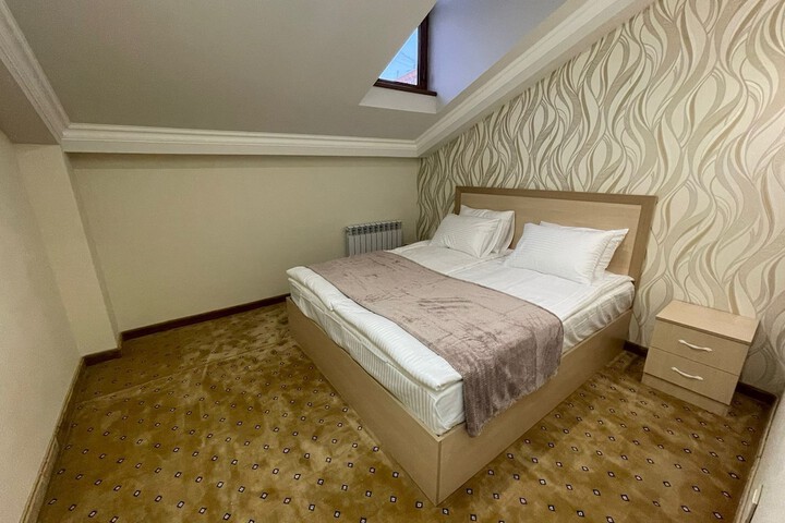 Room 15 of 42