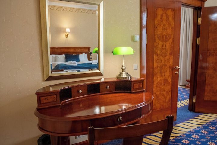 Room 77 of 143