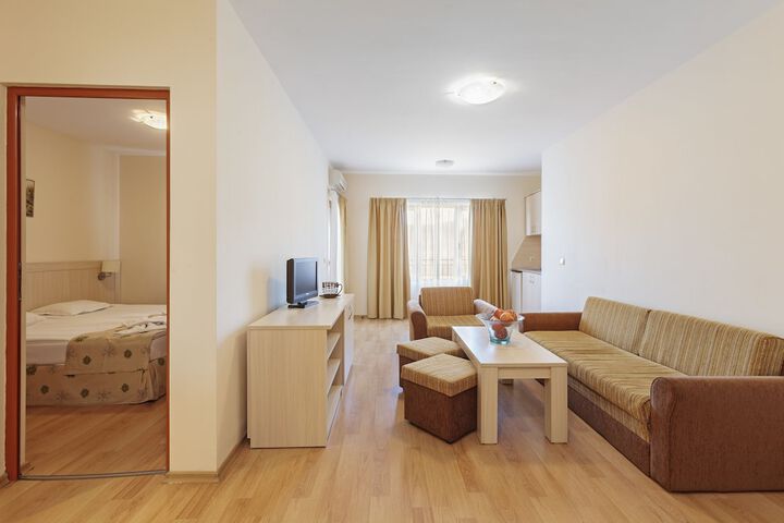 Room 10 of 18