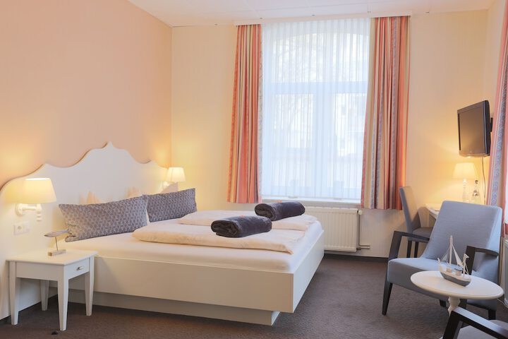 Room 10 of 32