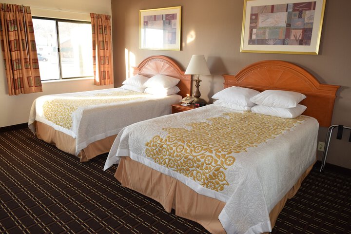 1 Queen Bed No Elevator (18 of 33)