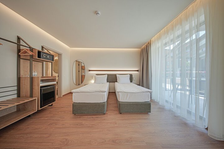 Room 4 of 38