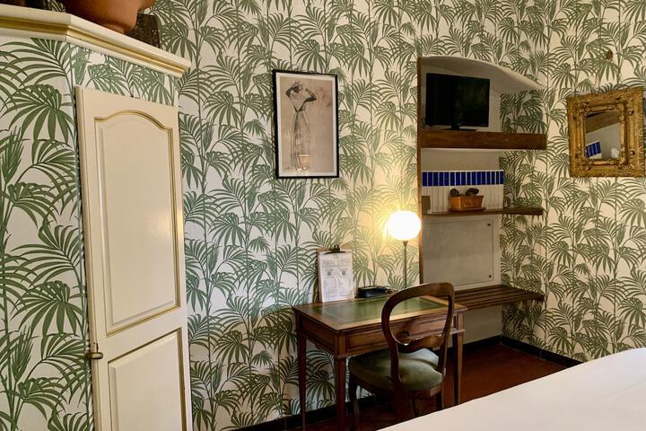 Room 41 of 107