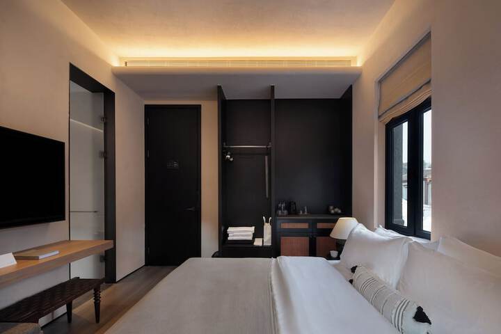 Room 43 of 100