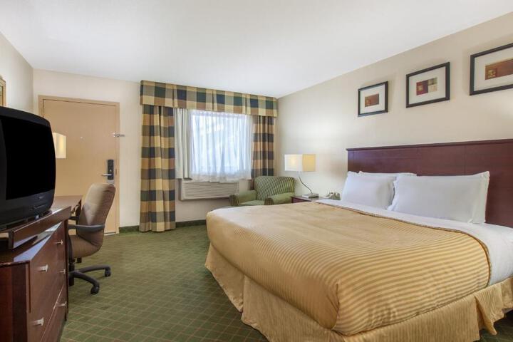 1 King Bed (1 of 8)