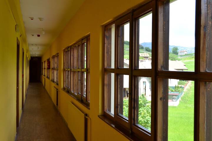 Ballroom/Hall 28 of 42
