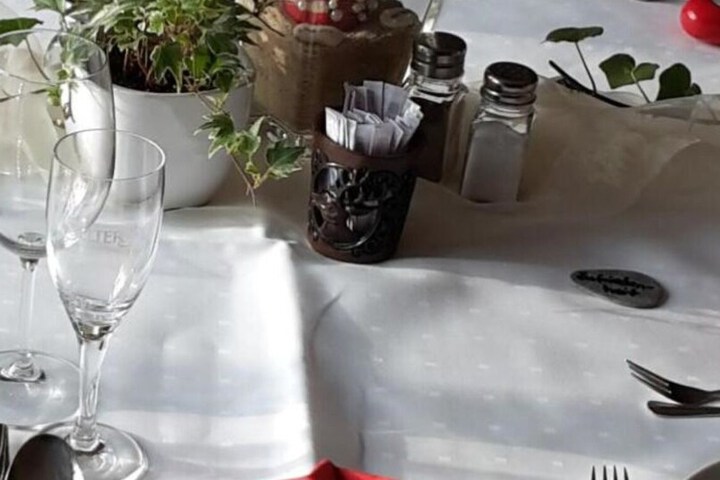 Dining 10 of 27