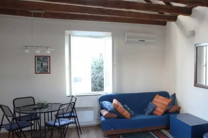 Room 4 of 7