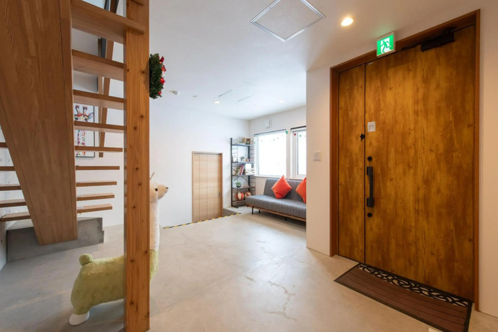 Room 4 of 15