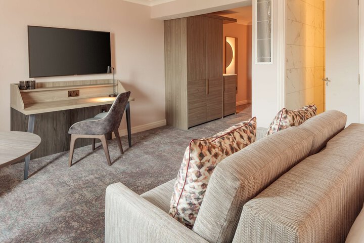 Room 47 of 177