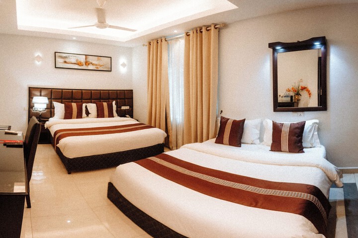 Room 10 of 14