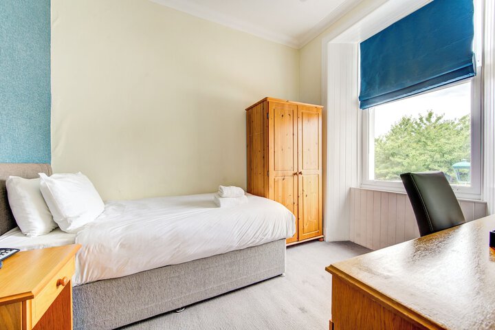 Room 15 of 105