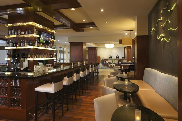 Lounge 43 of 53
