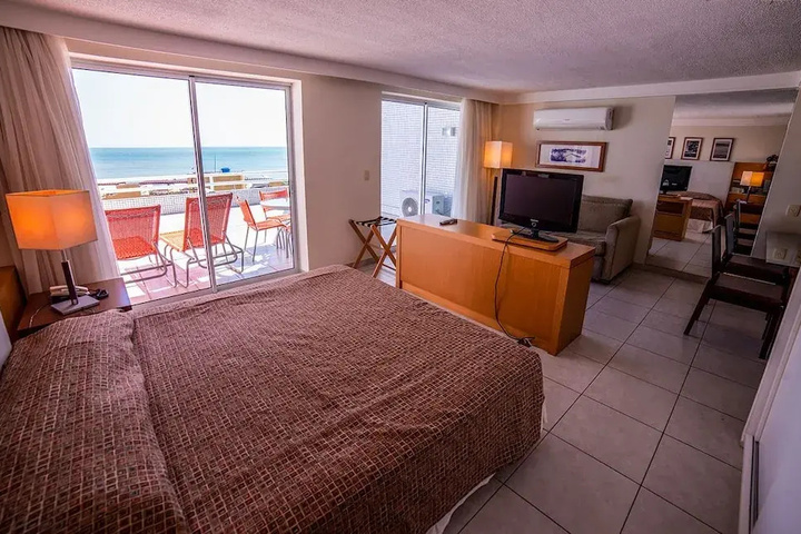 Room 4 of 17