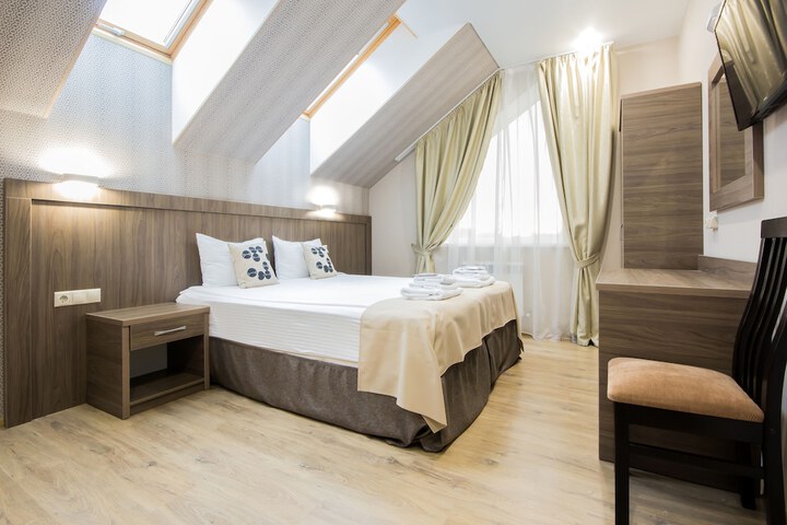 Room 5 of 82