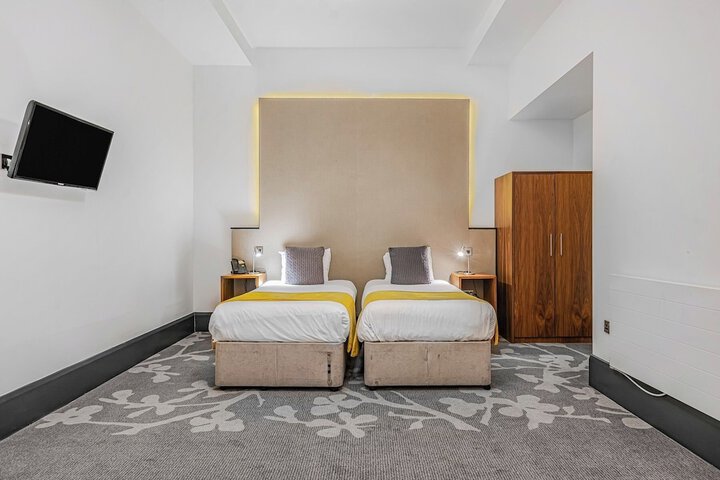 Room 28 of 106