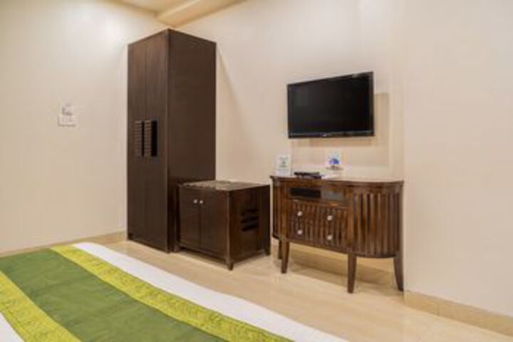 Room 10 of 28