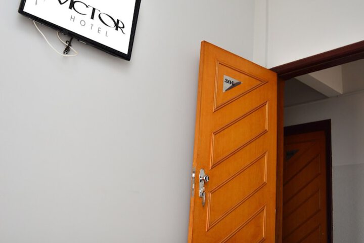 Room 4 of 10
