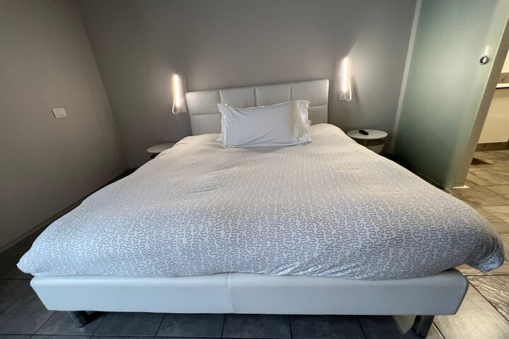 Room 9 of 64