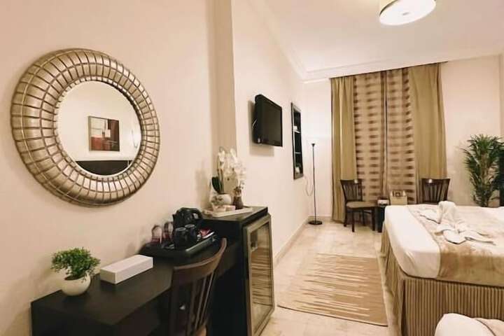 Room 21 of 37